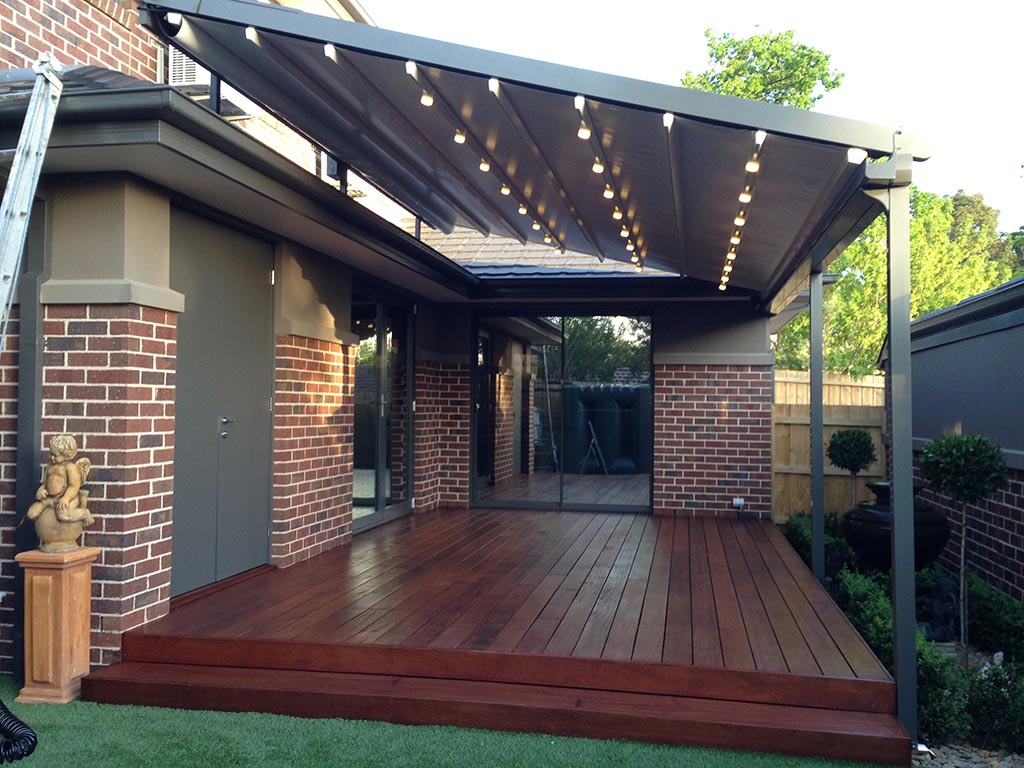 pergola-with-retractable-shade-canopy